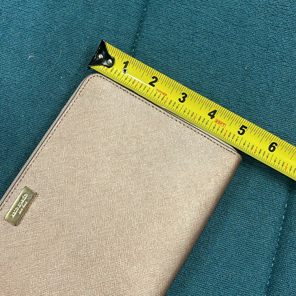 Kate Spade XL Glimmer Metallic wallet. - Picture 8 of 8